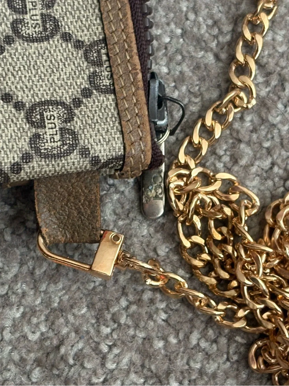 Auth Gucci Supreme Crossbody bag medium Vintage